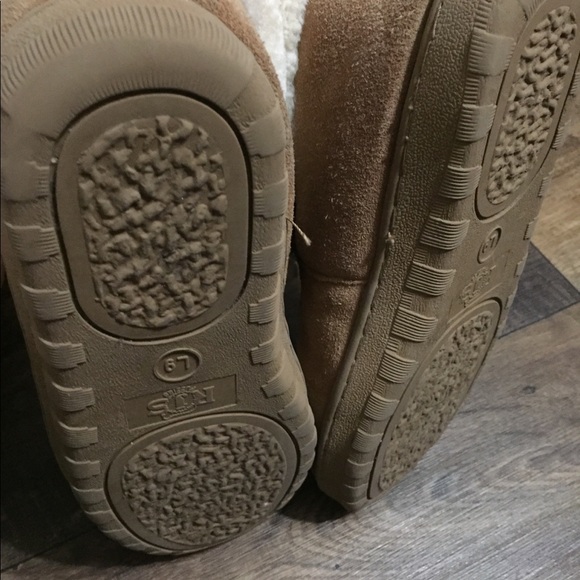 RJ’s fuzzies lambskin booties - Picture 4 of 7